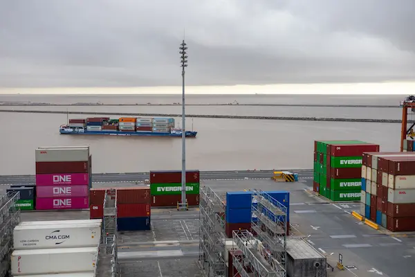 Ventajas de utilizar carga consolidada en comercio internacional